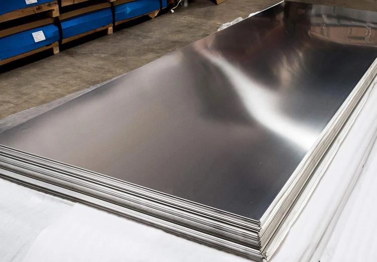 Pieza de aluminio mecanizada 10x10cm